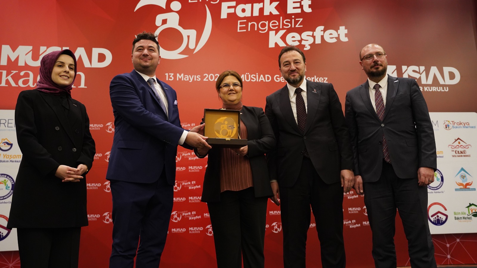 Aile ve Sosyal Hizmetler Bakanımızdan Ülkü Group'a Plaket